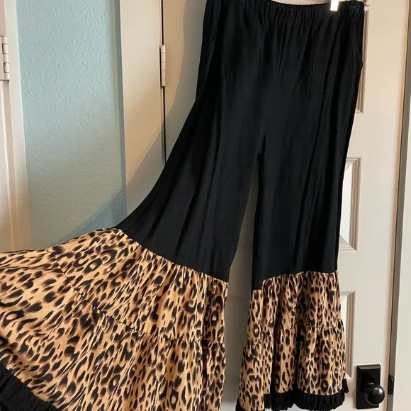 Umgee Black and Leopard Print Pantsuit - Picture 3 of 9